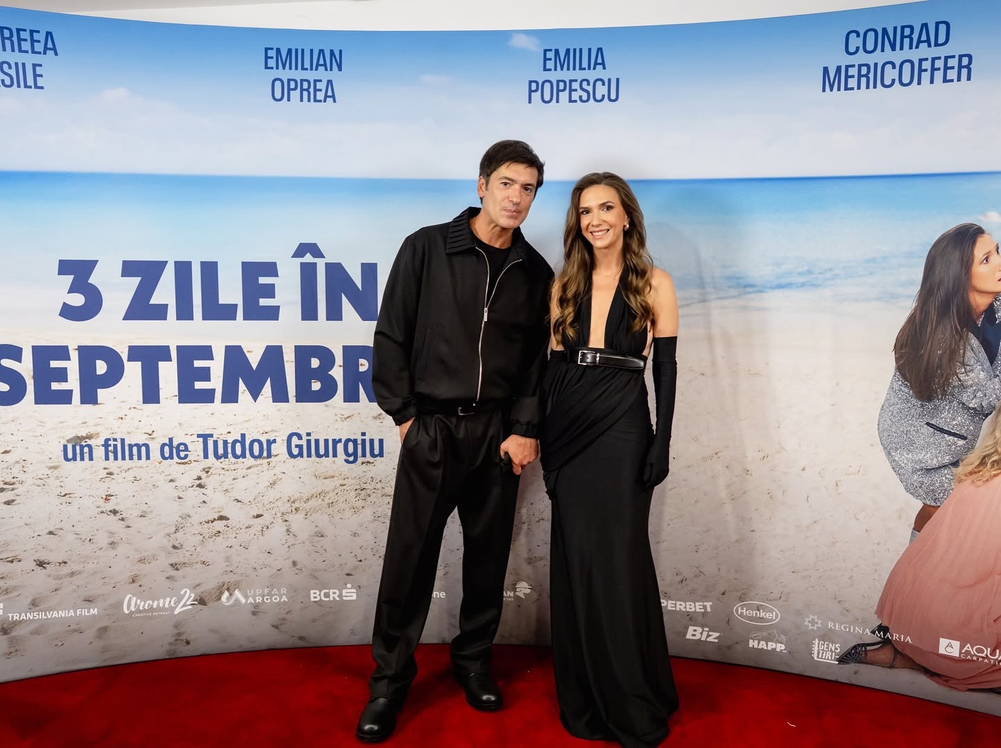Adela Popescu, apariție spectaculoasă la premiera filmului „3 Zile în Septembrie”