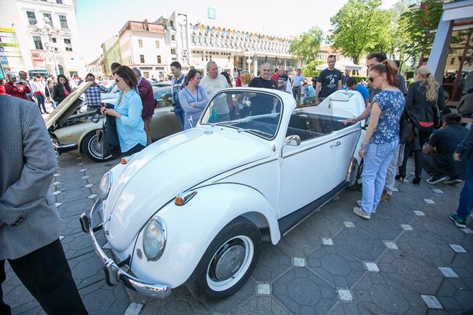 "Retro Parada Primăverii" organizată în zeci de oraşe din ţară! GALERIE FOTO