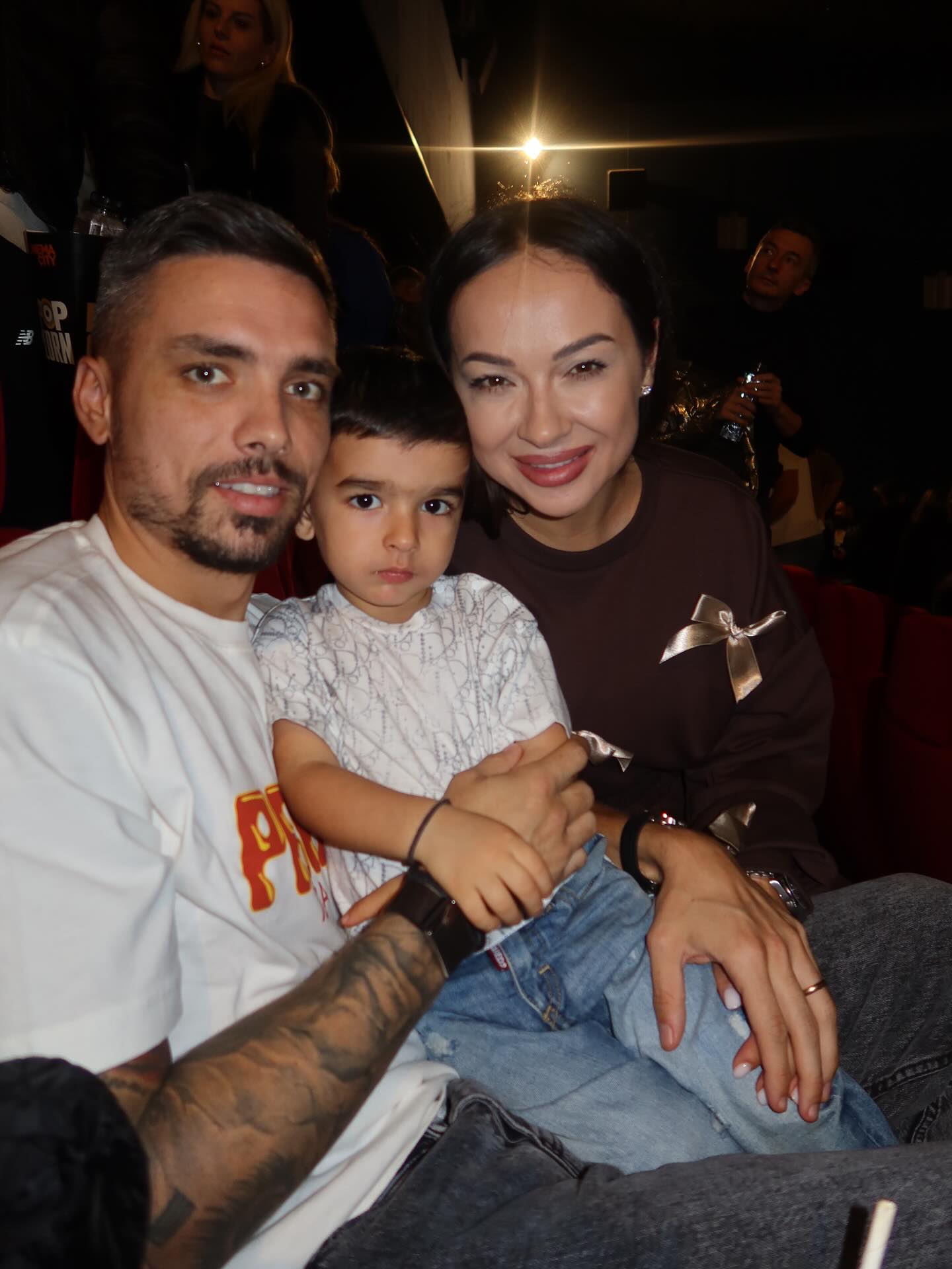 Vlăduța Lupău a rămas fără geantă în timpul concertului din Cluj. Mesajul transmis de artistă: „Sper că ai luat-o din greșeală și nu ai furat-o din cabina mea”