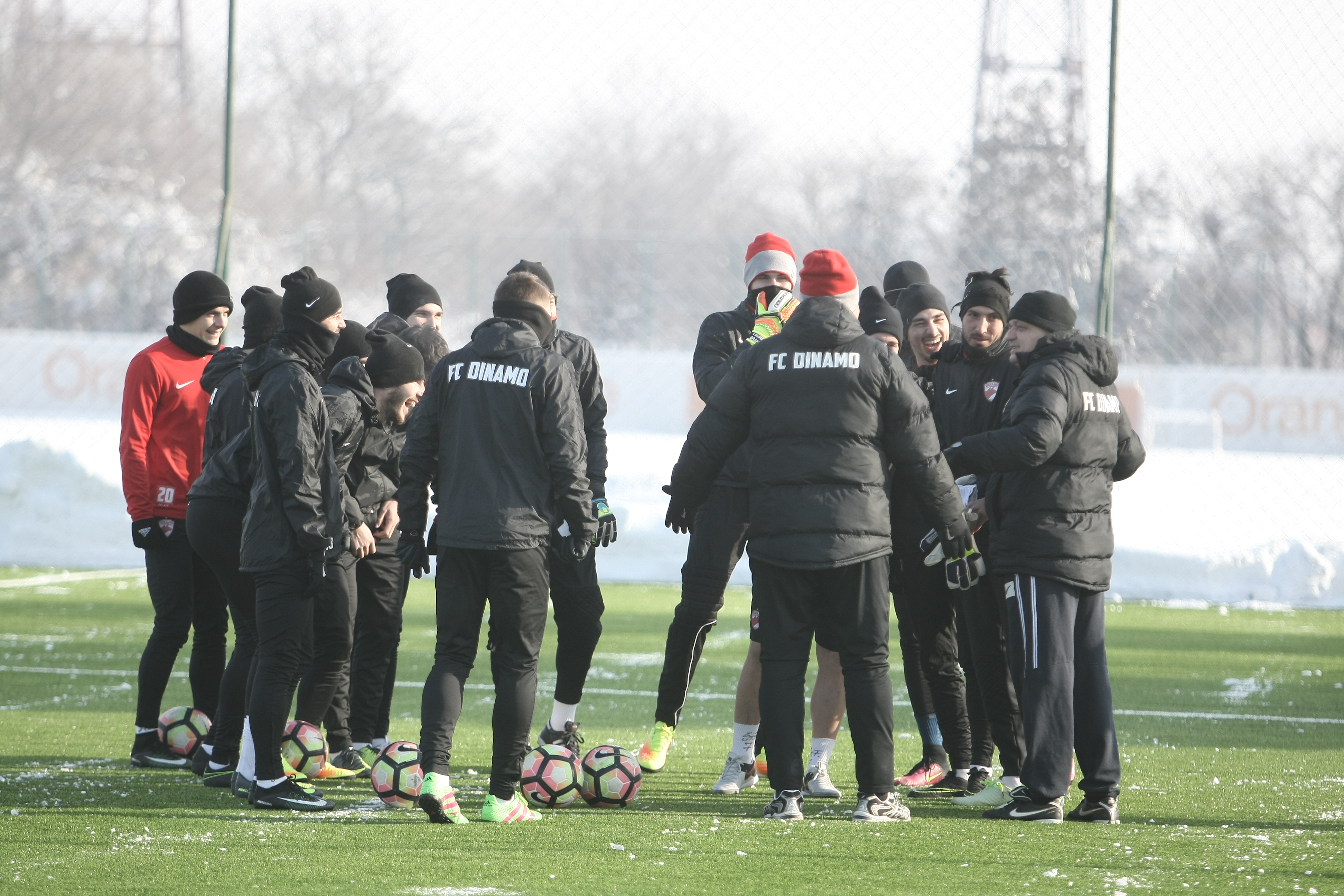 Ioan Andone a condus un antrenament la -14 grade Celsius. Portarul Cobrea s-a transferat la FC Botoșani | GALERIE FOTO & VIDEO
