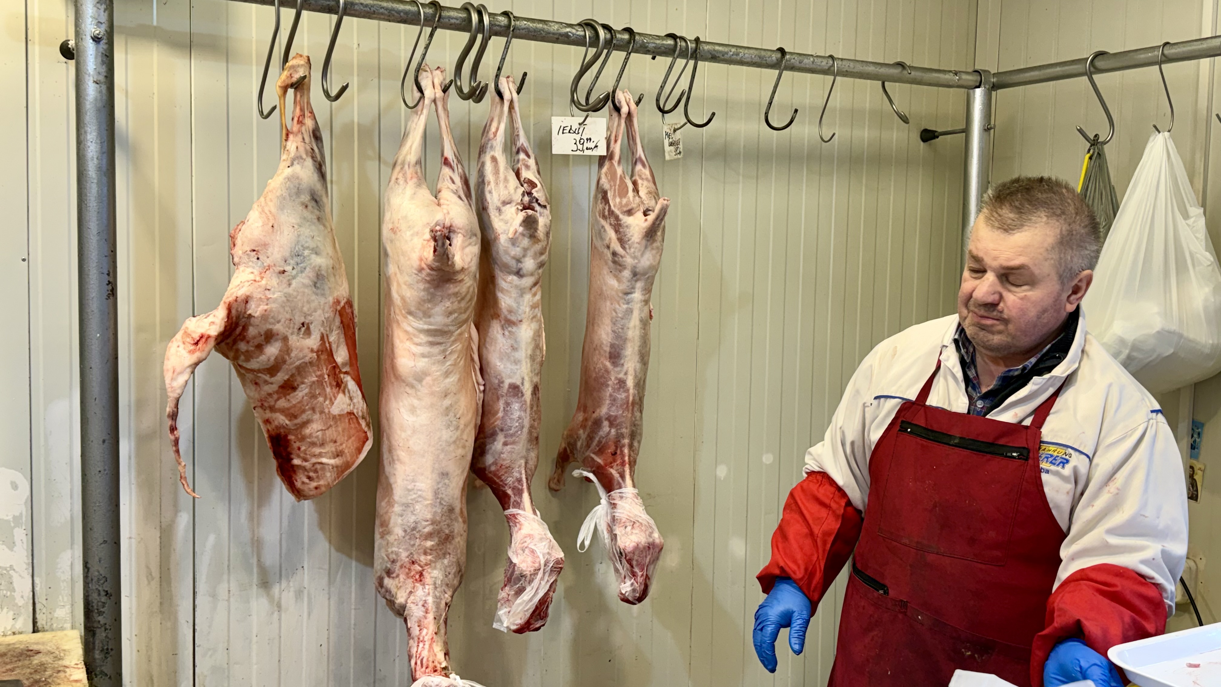 Preț miei Paște 2026. Cât costă kilogramul de carne de miel la București? „Am luat jumătate și am terminat bâlciul!”