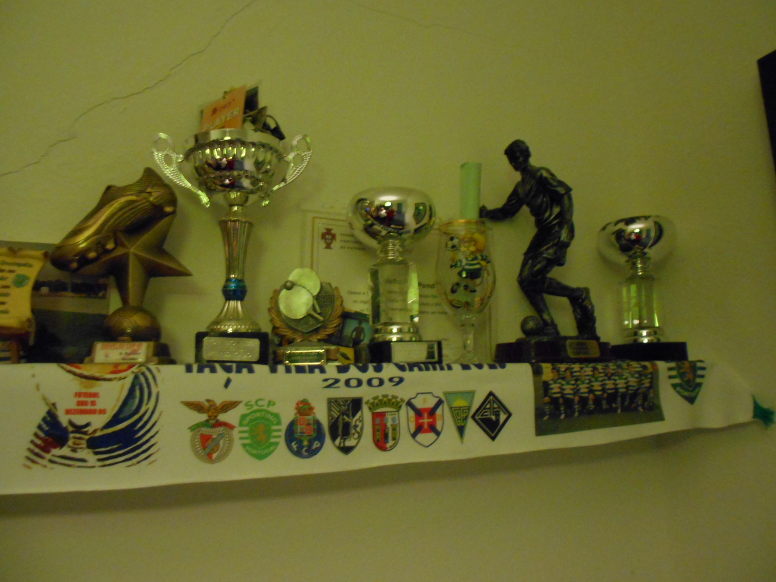 În Portugalia, de vorbă cu părinții lui Cristi Ponde, internaționalul portughez născut în Maramureș. ^”Aș fi vrut să joace pentru România, dar nu l-a căutat nimeni și e târziu. E mai iubit aici! Sperăm să se transfere pe 20.000.000 de euro”