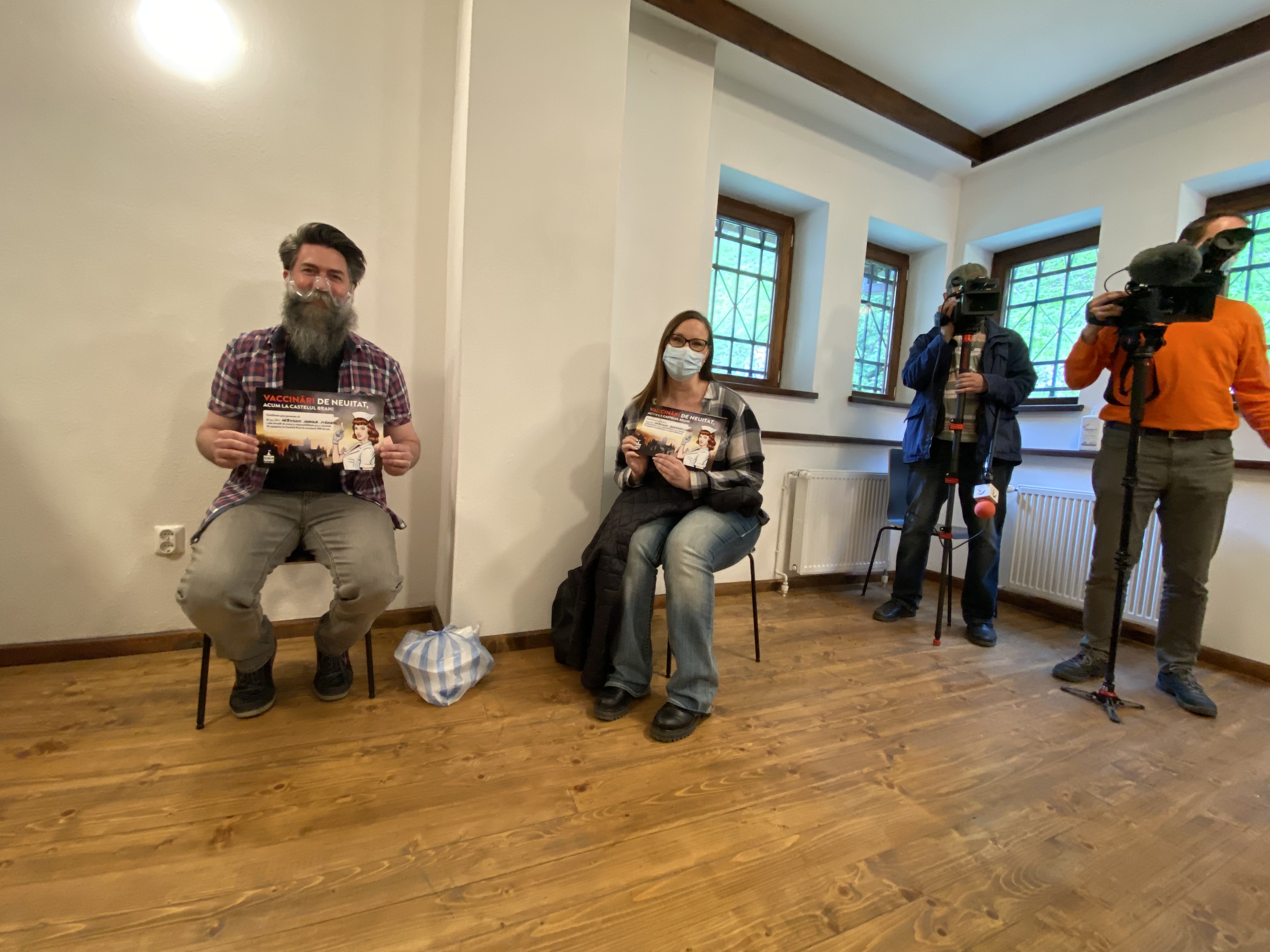 Cum decurge vaccinarea la Castelul Bran. Mai mulți turiști străini, printre cei imunizați