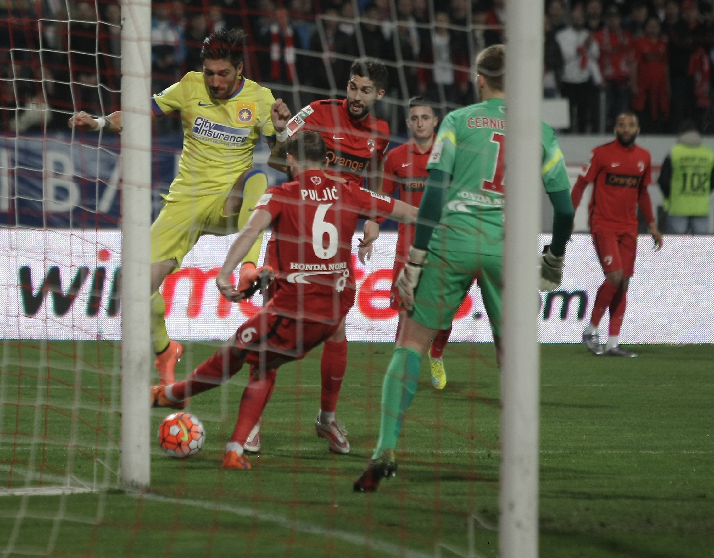 Derby-ul Dinamo - Steaua, văzut de un fost mare internațional: ”Mă așteptam la un plus de calitate!”. Cine sunt favoritele la titlu în acest sezon / FOTO