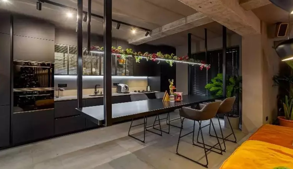 Imagini cu apartamentul în care locuiesc Carmen Grebenișan și Alex Militaru. Deși a investit o avere, vedeta se mută din penthouse-ul din București