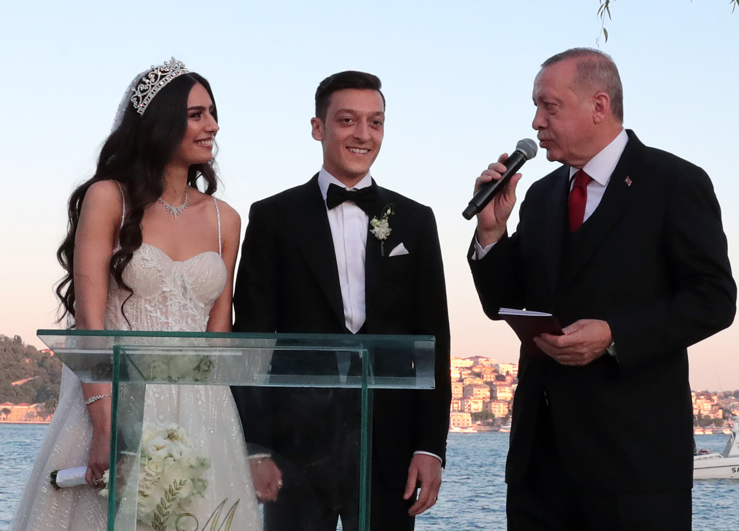 Președintele turc Recep Erdogan, invitat la nunta fotbalistului Mesut Ozil (FOTO)
