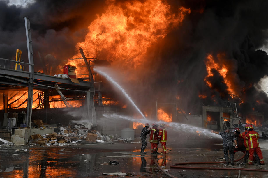 Incendiu de proporții în portul din Beirut, la o lună de la explozia care s-a soldat cu 190 de morți