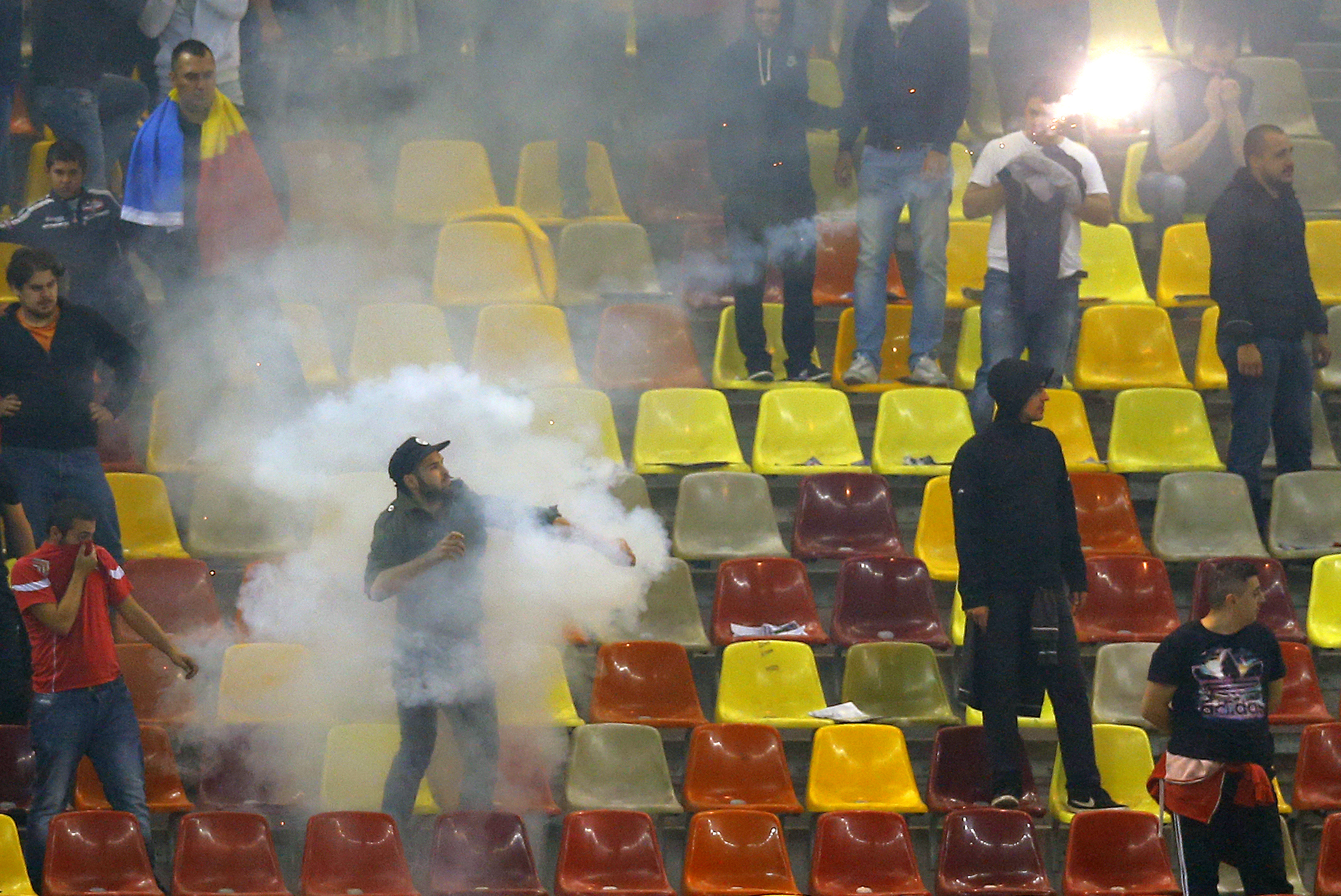 GALERIE FOTO / Meciul anului s-a ”jucat” şi în tribune! Măcel pe ”Arena Naţională”