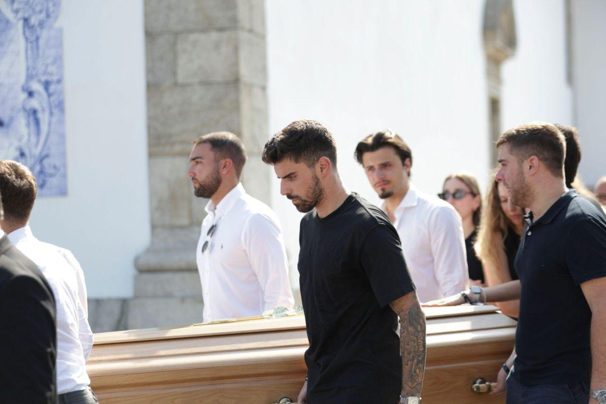 Lumea fotbalului în lacrimi. Imagini emoționante de la înmormântarea lui Diego Jota și a fratelui său