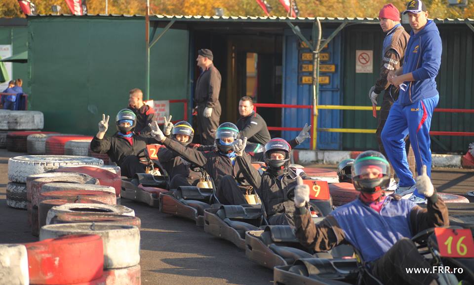 Stejarii s-au distrat la karting, în aşteptarea meciului cu naţionala Canadei, marți, ora 18:45 / GALERIE FOTO