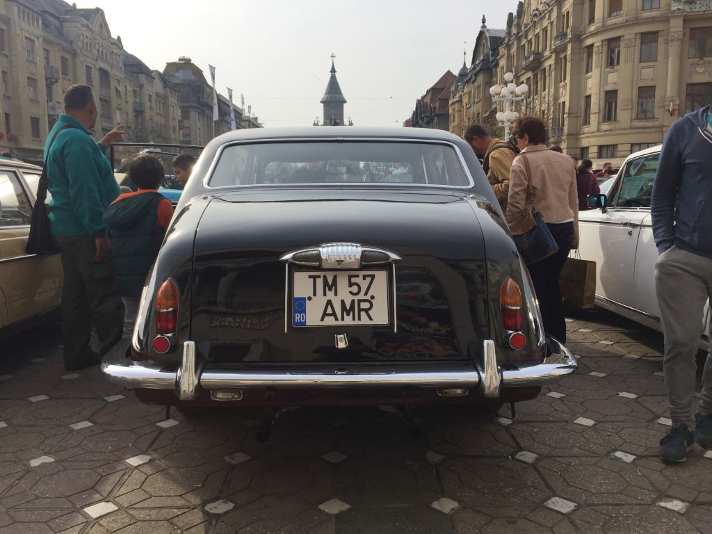 Mașina folosită de Robert Redford în filmul Havana, la Timișoara. E o replică, dar bijuteria a făcut furori printre iubitorii de mașini de epocă