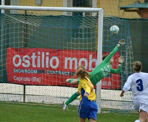 FOTO / O româncă de 16 ani UIMEȘTE Italia! Vrea să ajungă în naționala României de fotbal feminin