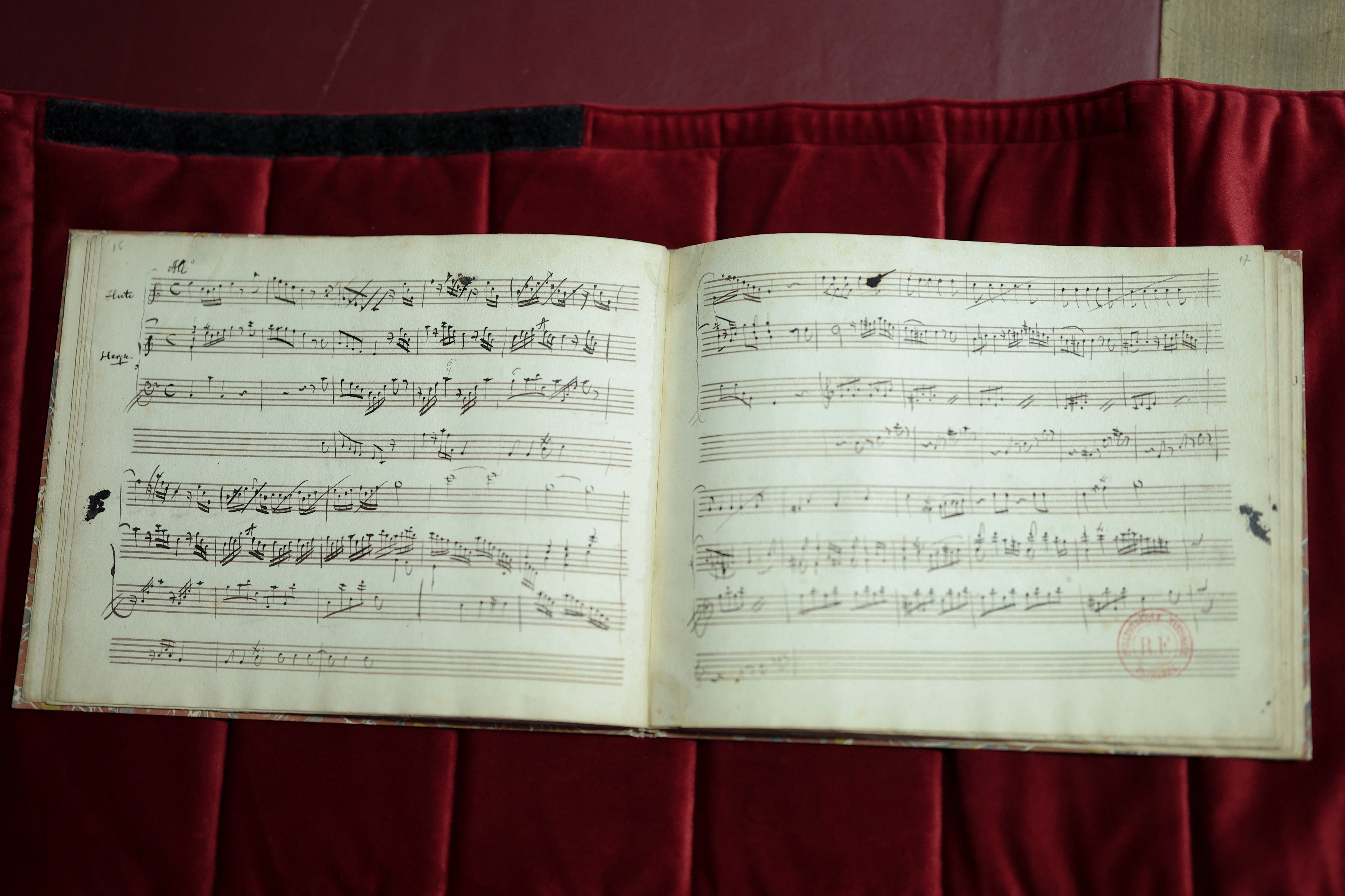 Un manuscris nepublicat al lui Mozart a fost descoperit în Paris: melodiile vor fi interpretate pentru prima oară de Orchestra Filarmonică