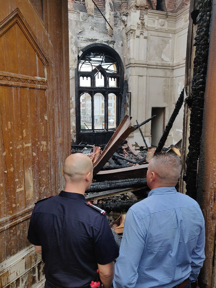 Cum arată Palatul Episcopal din Oradea după incendiul devastator. Imagini din interiorul clădirii de patrimoniu, publicate de Prefectura Bihor