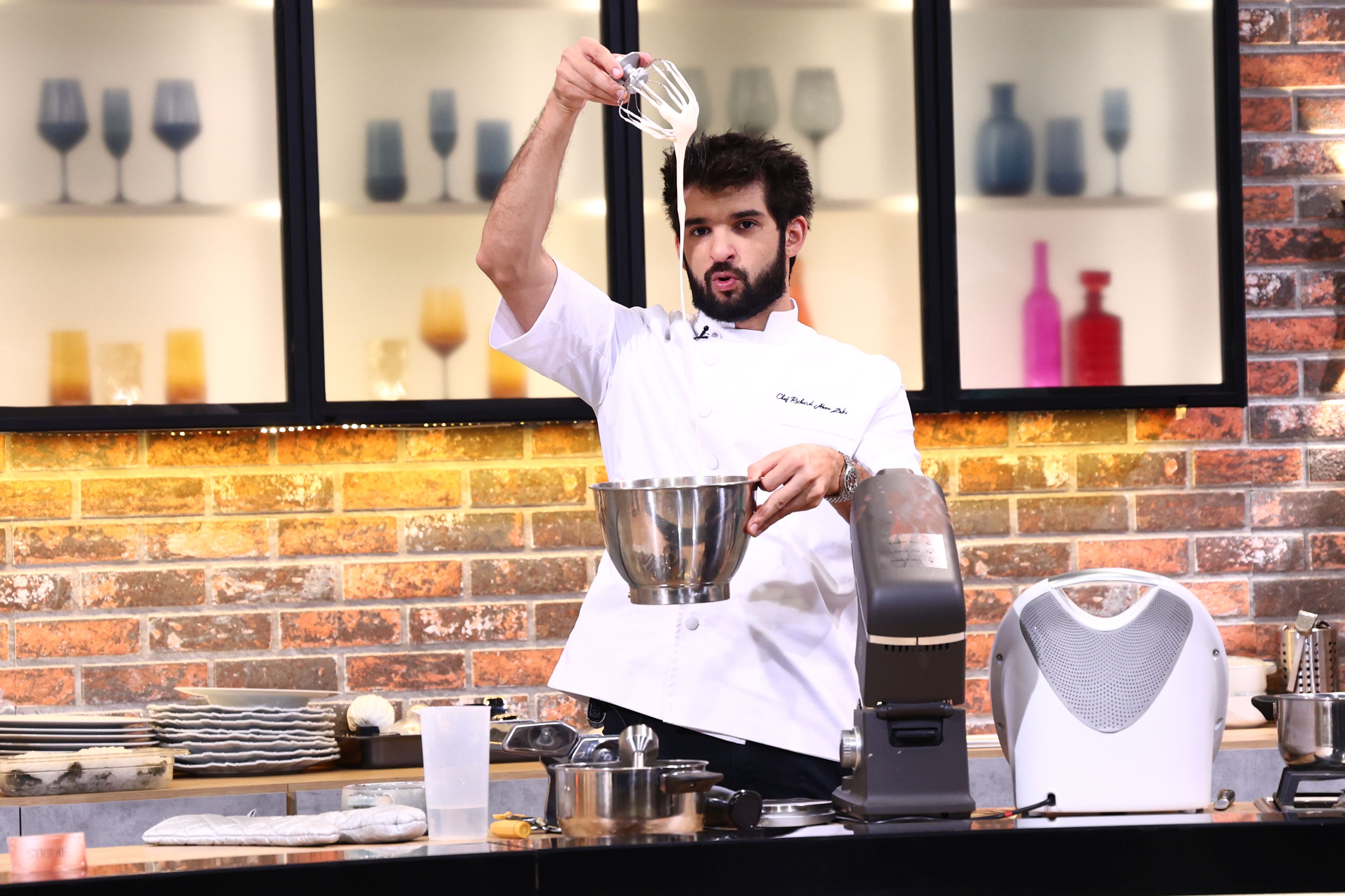 „Chefi la cuțite” 9 martie 2026. Chef Richard oferă primul cuțit de aur al sezonului 17