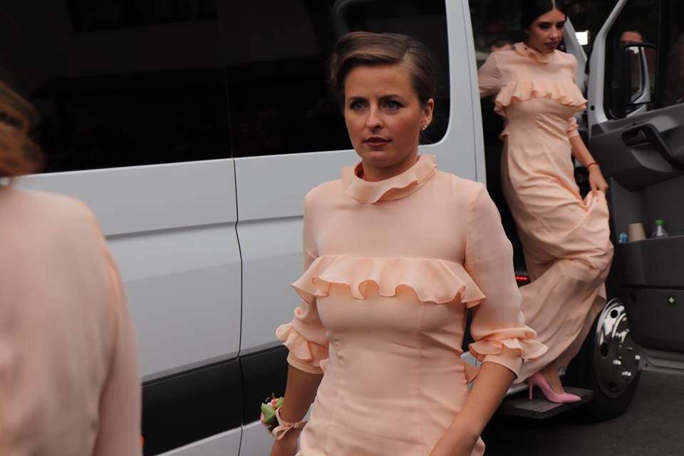 CORESPONDENȚĂ DIN SINAIA/ Detaliul care le-a scăpat domnișoarelor de onoare de la nunta principelui Nicolae cu Alina Binder | FOTO