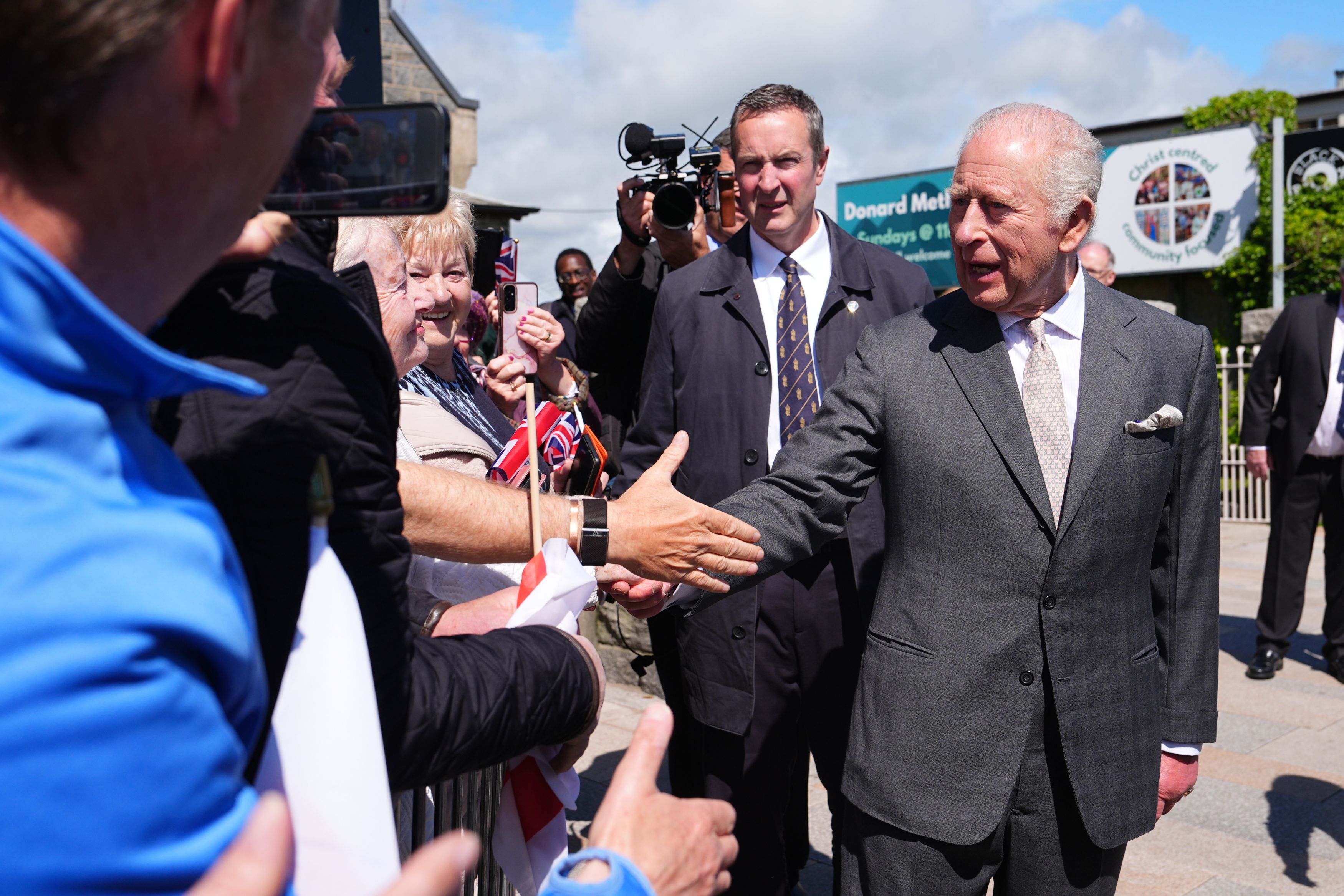 Moment stânjenitor pentru regele Charles în Irlanda de Nord. Un localnic i-a atras atenția imediat
