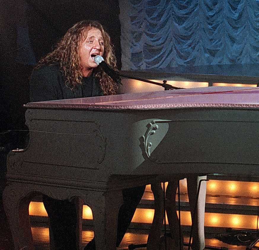 Elfeledett botrány A Király múltjából: Zámbó Jimmy eltörte egy kötözködő vendég lábát