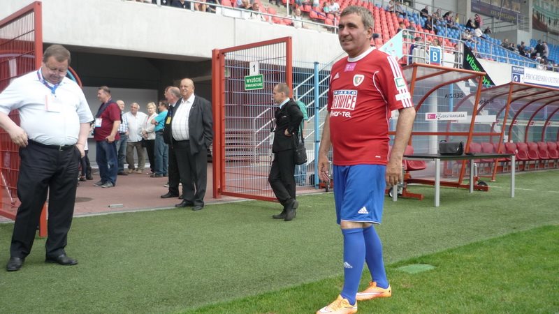 ”Regele” Hagi a revenit pe teren la 50 de ani! A făcut furori în Polonia