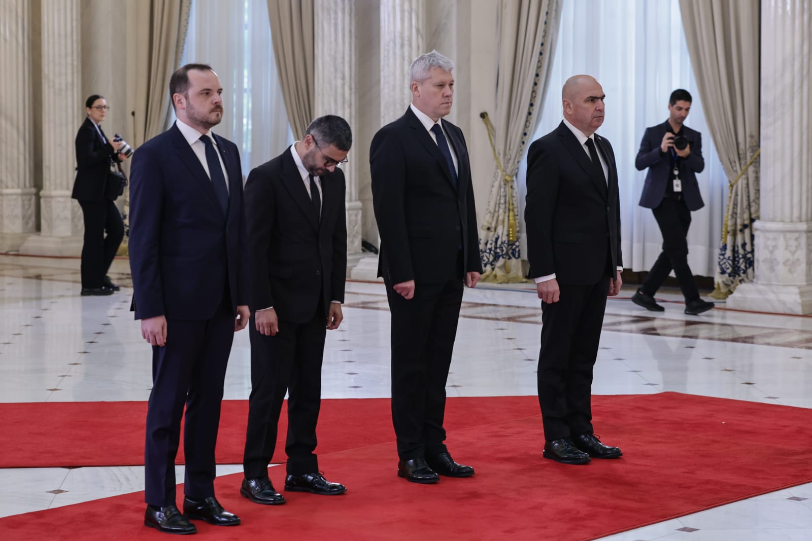 Cine a mers să-i aducă un ultim omagiu lui Ion Iliescu la Palatul Cotroceni