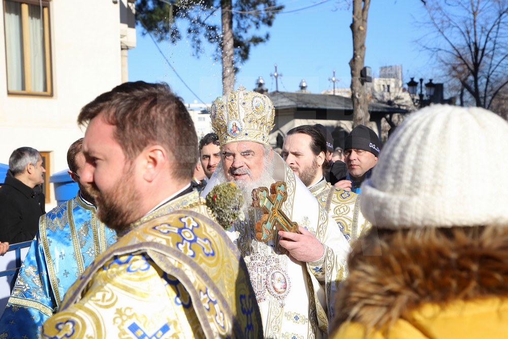 UPDATE. Patriarhul Daniel a oficiat, sâmbătă, slujba Agheasmei Mari la Catedrala Patriarhală / GALERIE FOTO