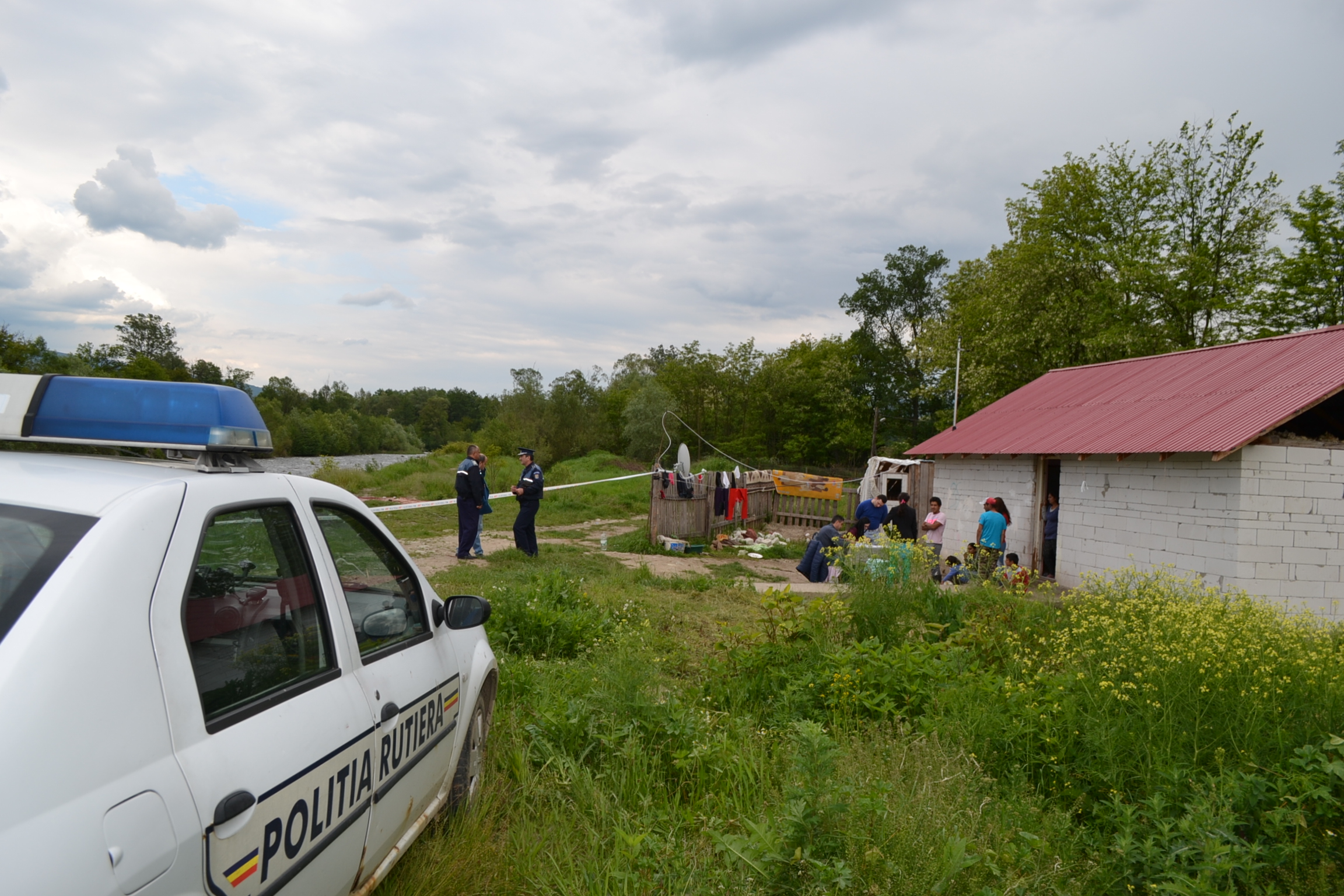 ALERTĂ în județul Hunedoara! Zeci de polițiști, pompieri și jandarmi caută un copil de un an și șapte luni dispărut