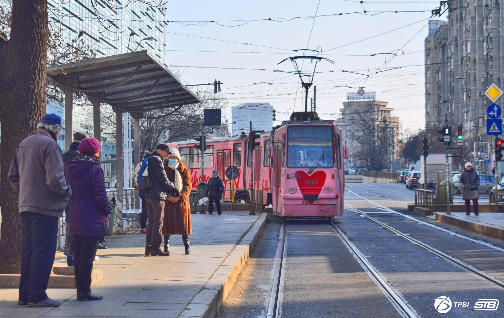 Tramvaiul iubirii circulă în București de Ziua Îndrăgostiților: „Călătorește spre cei care îți fac inima să bată mai tare”