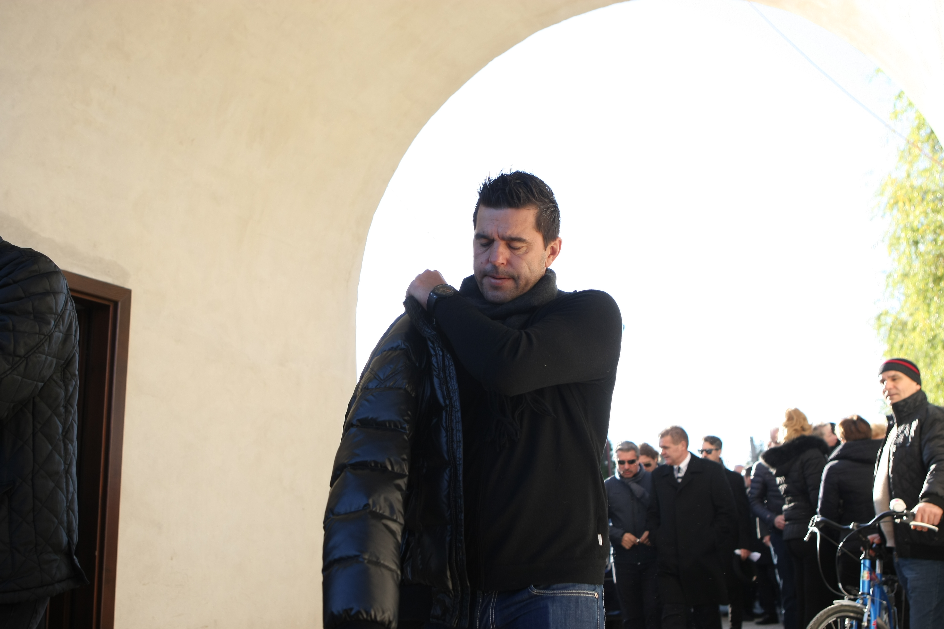 Daniel Prodan a fost înmormântat, azi, la cimitirul Sf. Ilie din Voluntari. Promisiune în lacrimi făcută de Gică Popescu: ”Îți vom îndeplini visul” | GALERIE FOTO