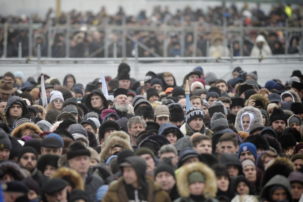 FOTO&VIDEO/ Imagini de la slujba de sfințire a Catedralei Mântuirii Neamului. 100 de preoți și zeci de mii de credincioși participă la evenimentul istoric