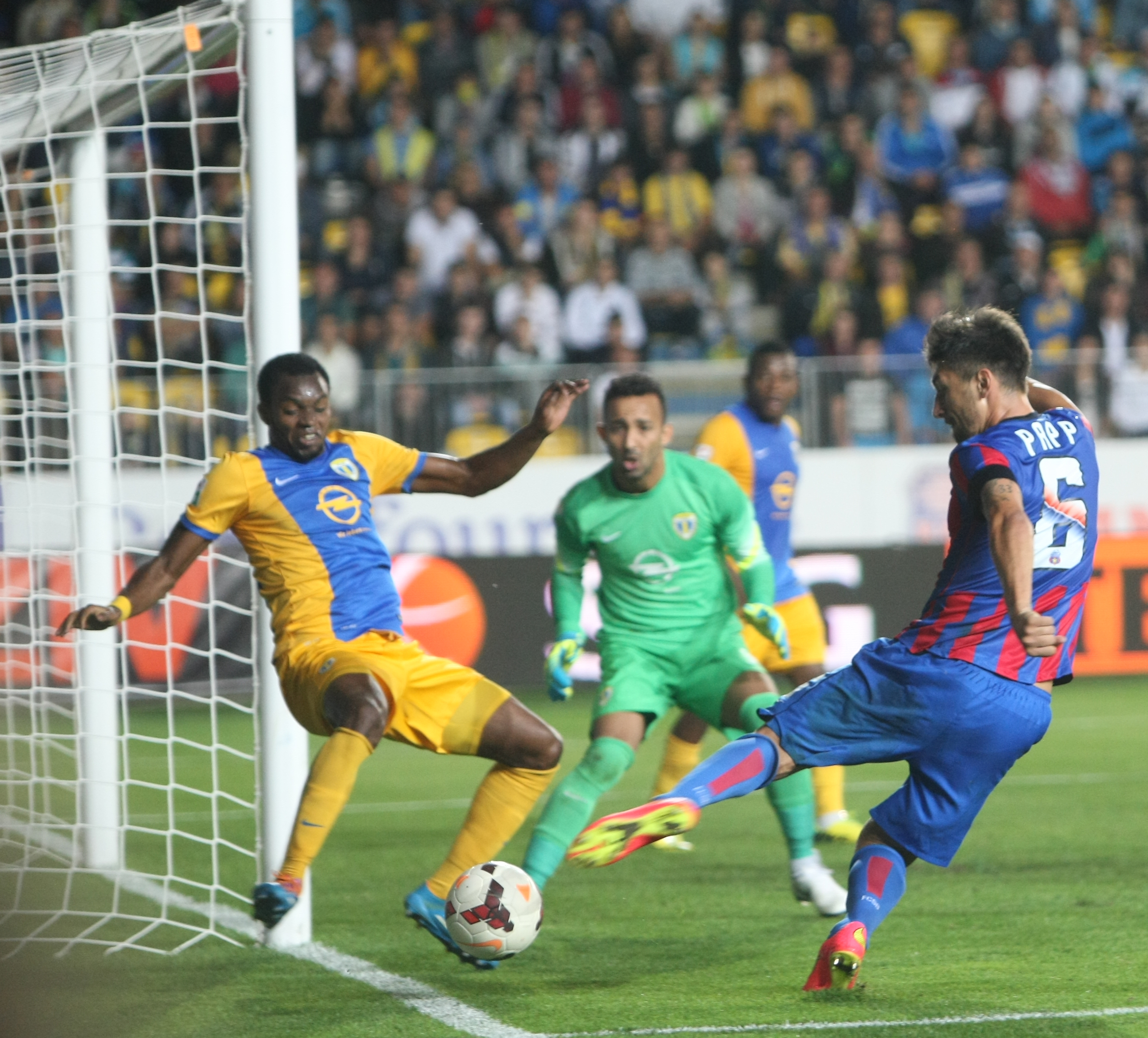 FOTO&VIDEO / Petrolul - Steaua 2-3. Meci senzaţional pe ”Ilie Oană”