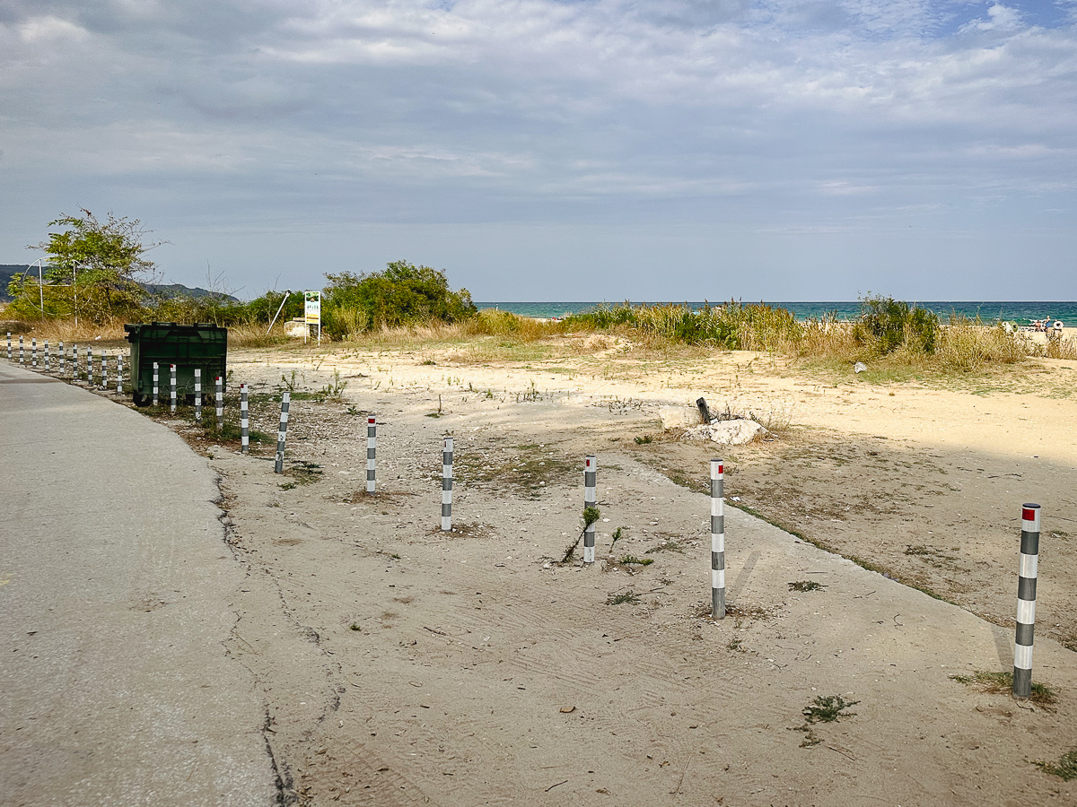 Reporterii Libertatea au mers în tabăra deținută de Federația Rusă pe litoralul bulgăresc. Ce au descoperit dincolo de gardul pe care scrie „Obiectivul nu este operațional!”