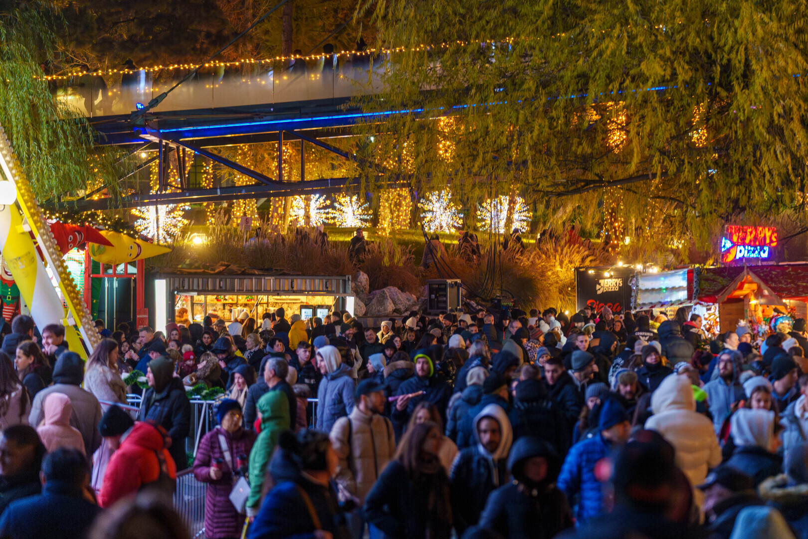 Târgul de Crăciun București 2025, Drumul Taberei. 60 de căsuțe cu bunătăți, dar și o terasă încălzită la West Side Christmas Market