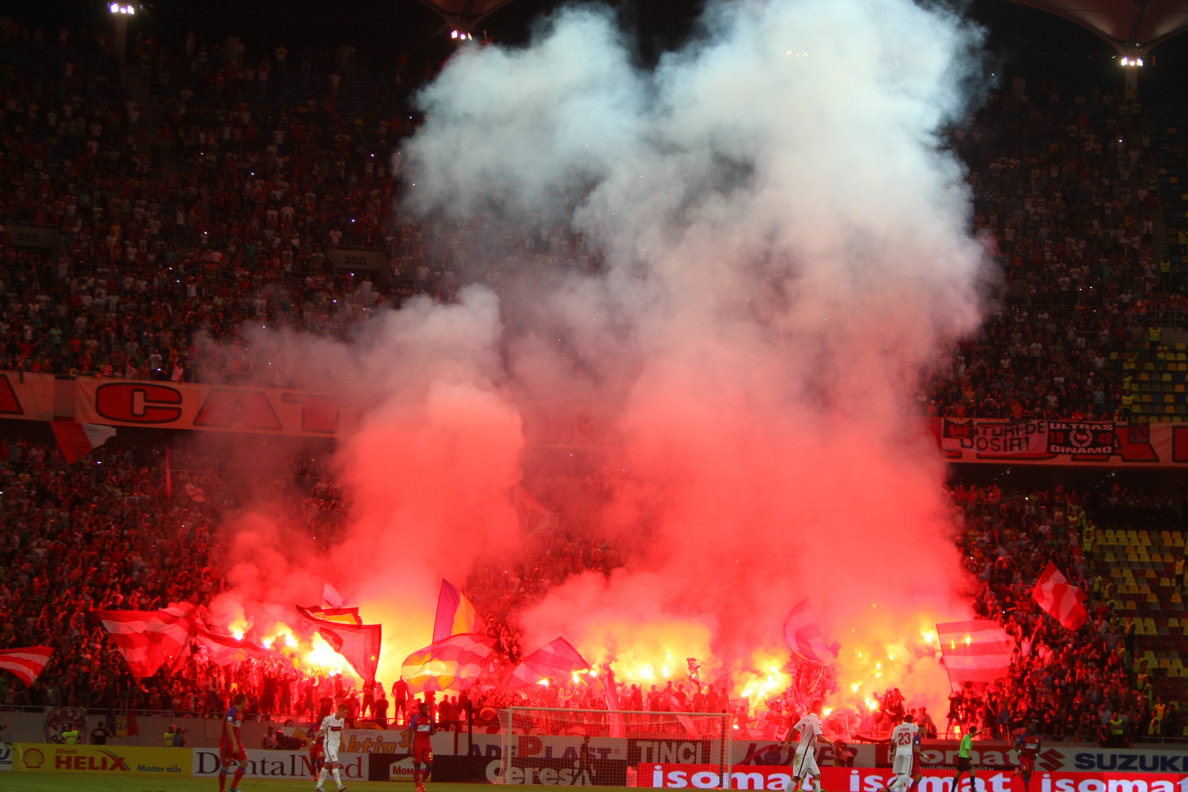 ZEROic! Steaua, blocată de Dinamo, după un derby intens, dar nul. Niște reumatici care au vrut să dea totul. Tribunele n-au reușit să înscrie în locul lor! / SUPER GALERIE FOTO