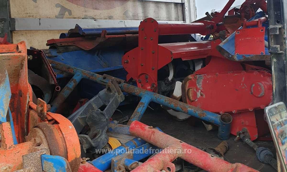 FOTO 18 tone de deșeuri, descoperite în două camioane care veneau din Turcia. Marfa a fost returnată