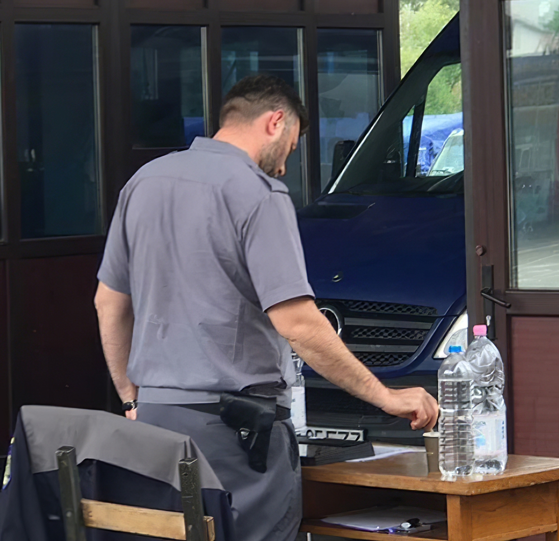 Modelul Orban funcționează: nici oamenii DSP și nici polițiștii de frontieră nu poartă măști la Nădlac
