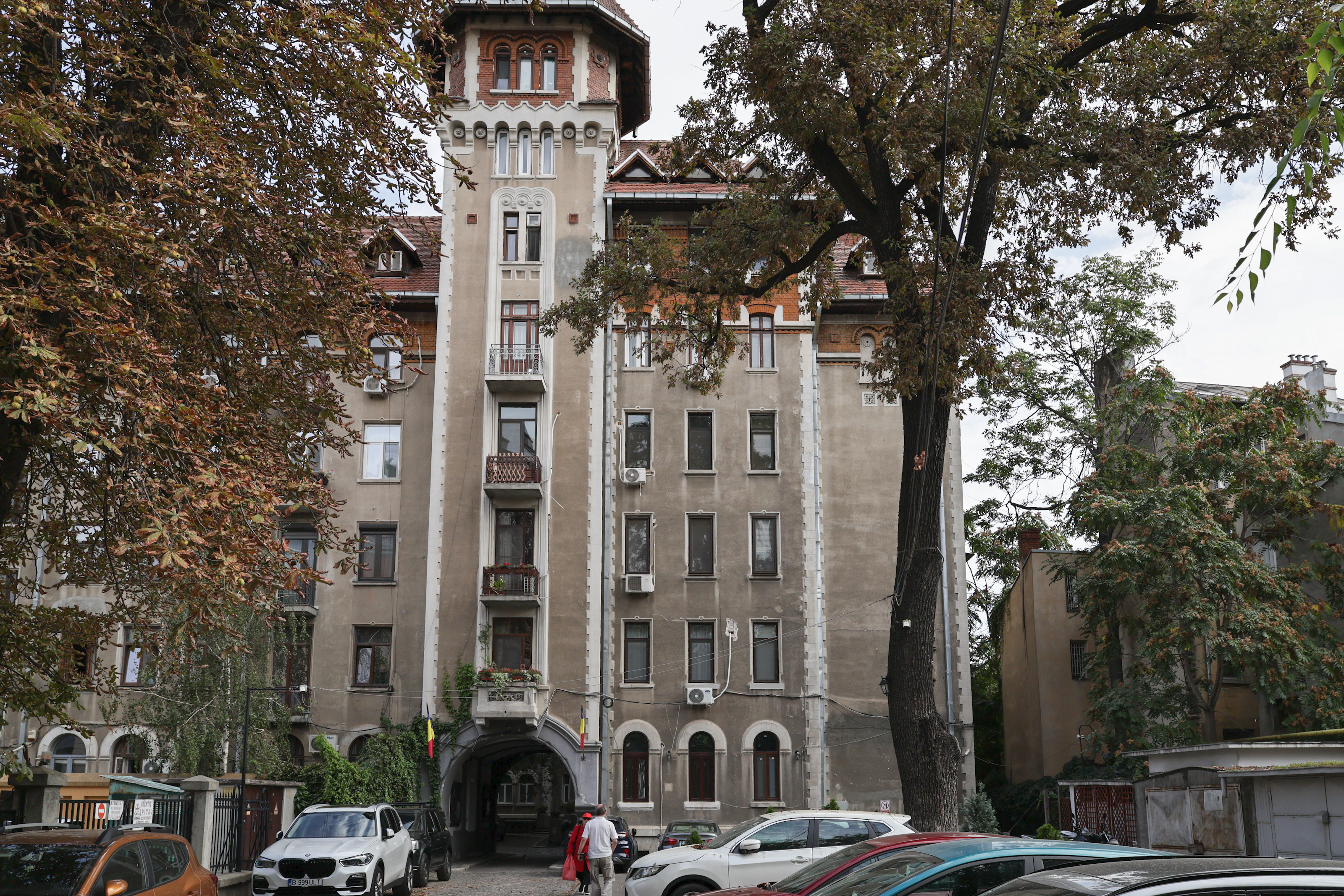 Blocul C.A.M. din Piața Lahovary