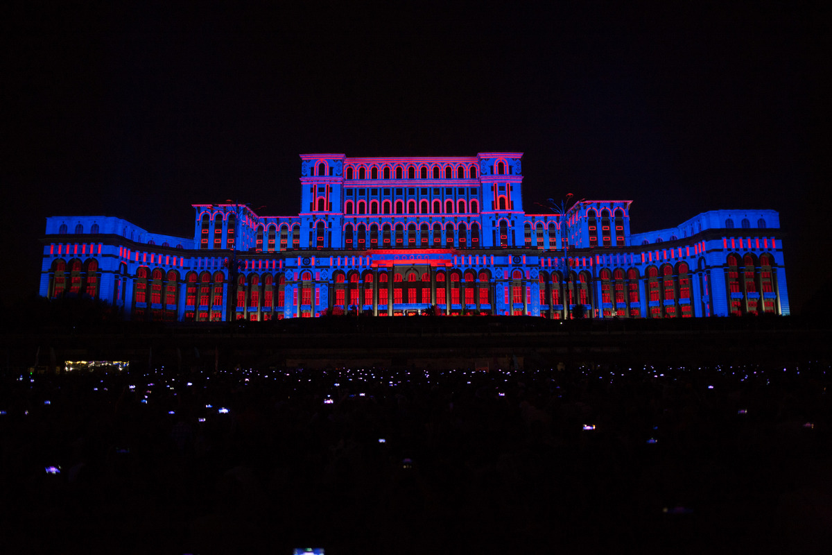 iMapp Bucharest 2021, evenimentul care luminează sâmbătă Palatul Parlamentului. Care e programul