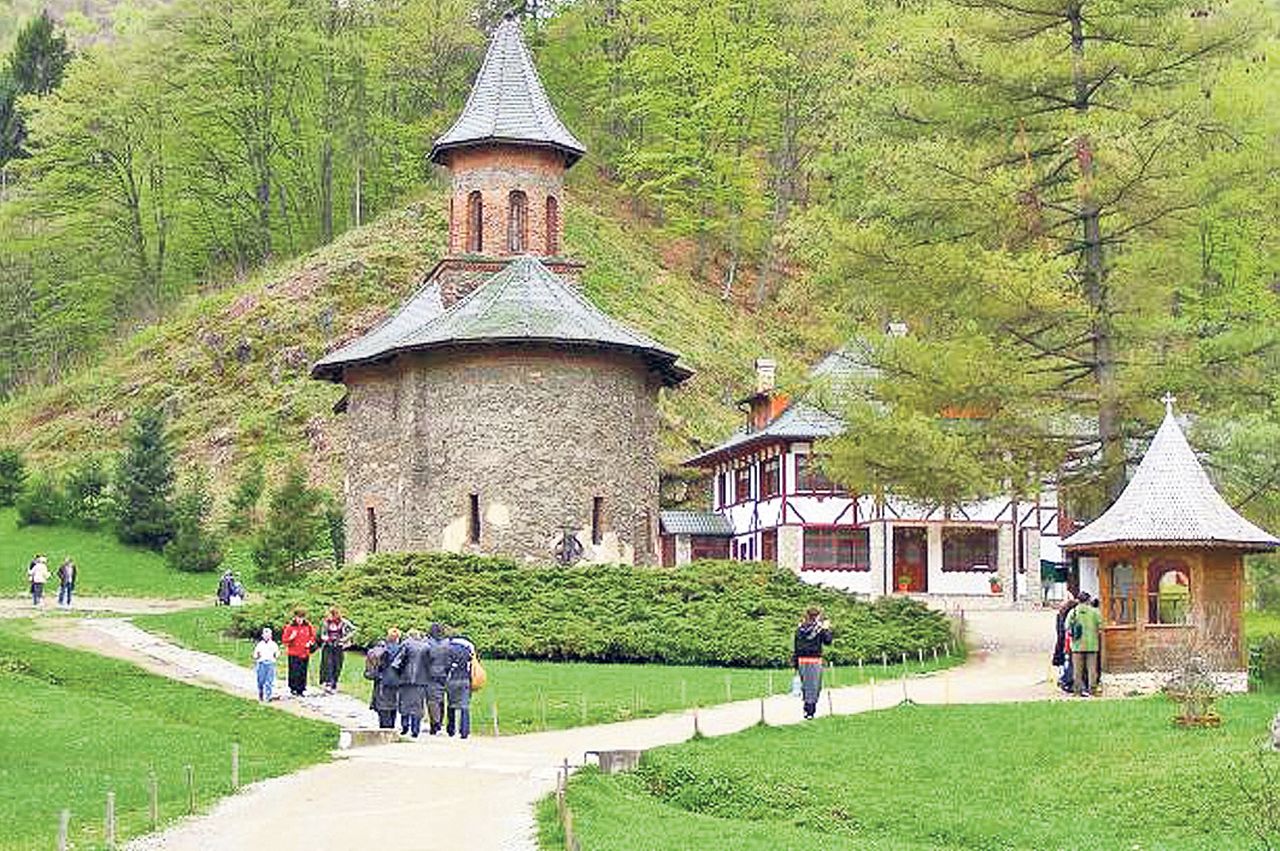 Mănăstirea Prislop - istoric, legendă și program de vizitare