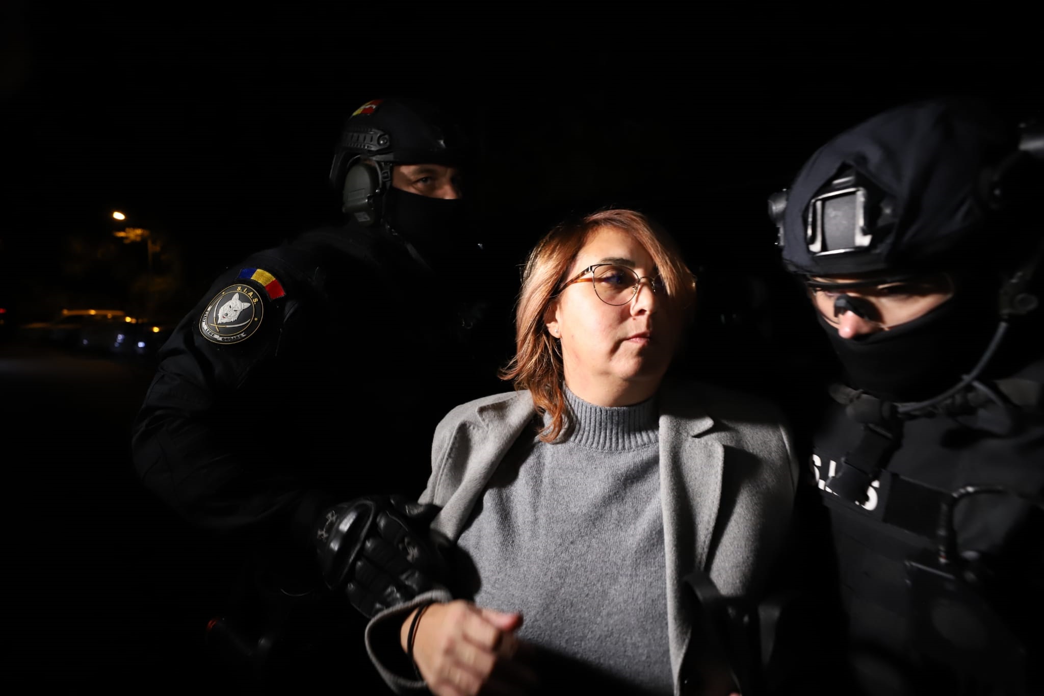 Fiica afaceristului ucis în atentatul cu bombă de la Arad, adusă la Parchet. Laura Crișan a fost reținută, alături de doi inculpați