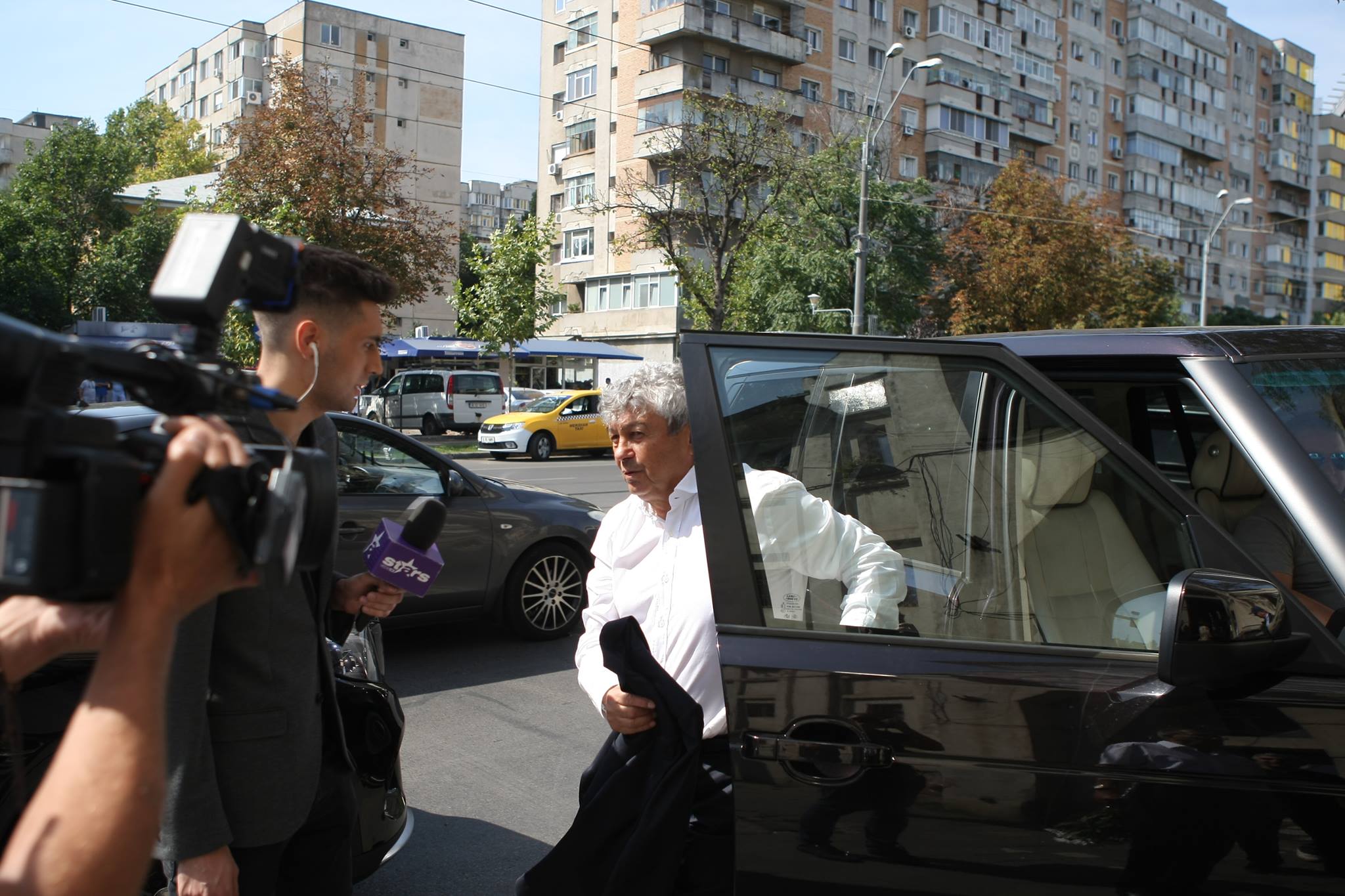 Înmormântarea lui Culae Lupescu. Mircea Lucescu și Anghel Iordănescu l-au condus pe ultimul drum / GALERIE FOTO