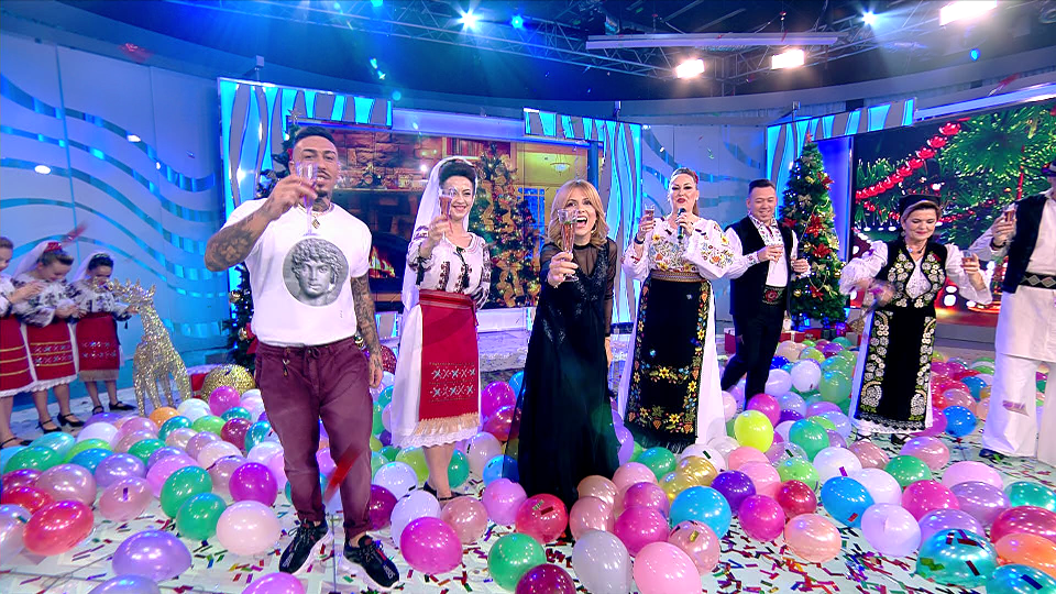 Steliana Sima, Emilia Ghinescu, Elena Merișoreanu, Nicoleta Voica petrec în ultima zi a anului, la "Acces Direct" | FOTO