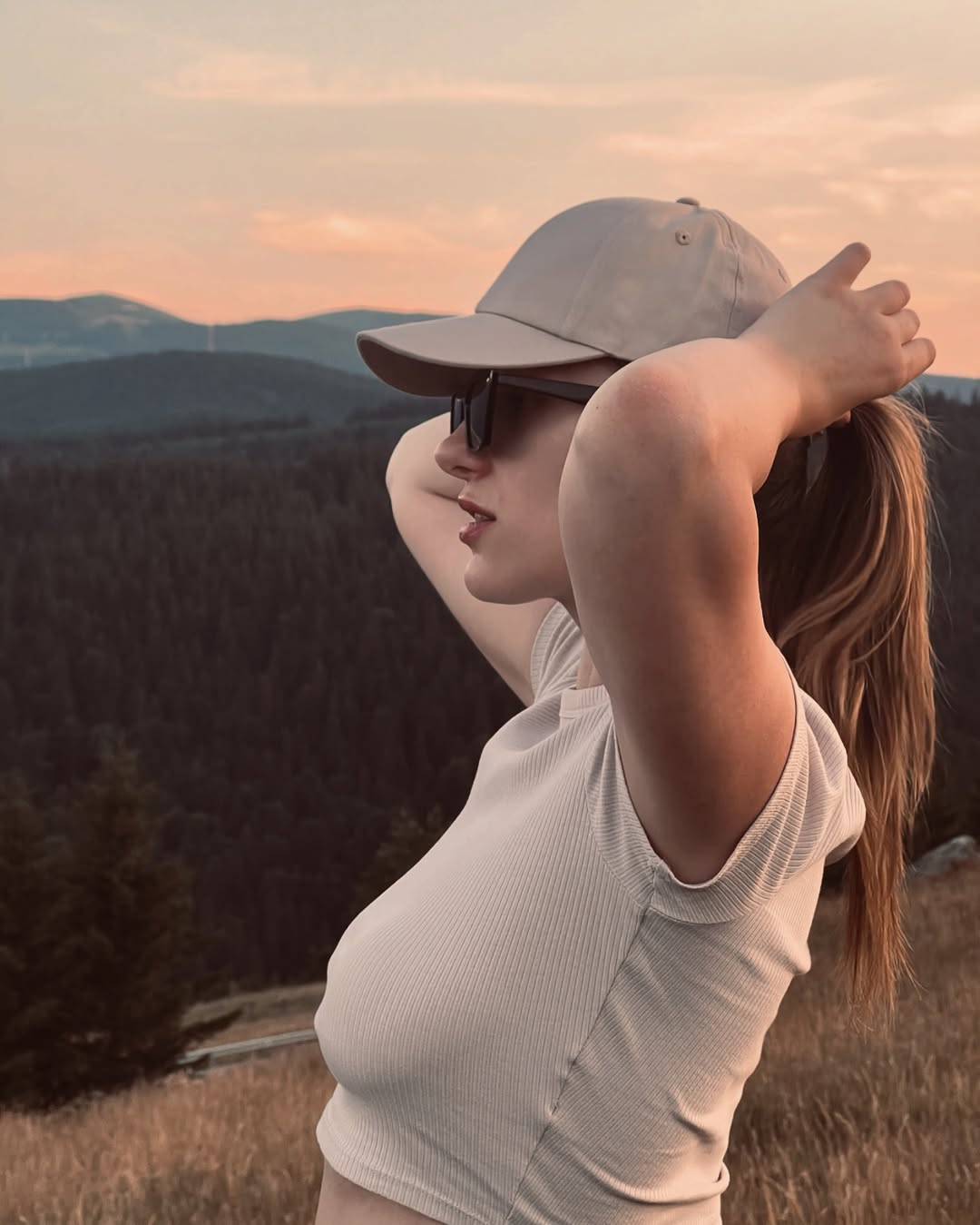 Andreea Ursu, alias „Foxify”, tânăra din Vatra Dornei devenită idol în online. „În Franța am vrut să mă angajez la Carrefour”