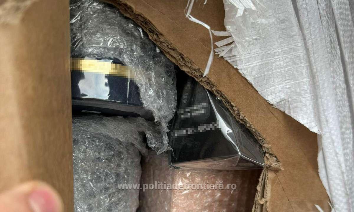 Camion cu țigări și parfumuri contrafăcute, în valoare de peste două milioane de euro, găsit în Vama Giurgiu