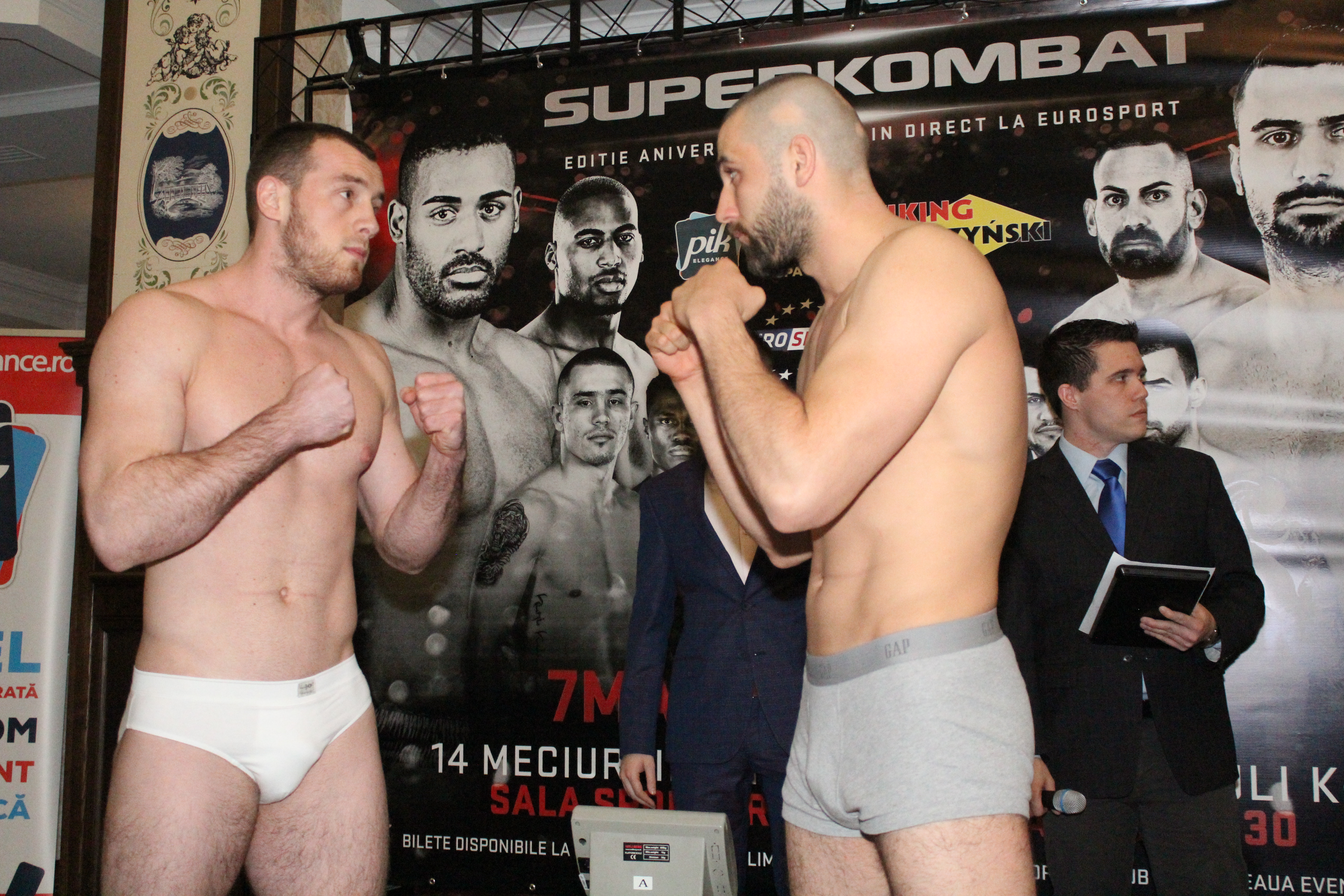 Luptătorii de la Superkombat Ploiești s-au confruntat pentru prima dată la cântarul oficial / GALERIE FOTO