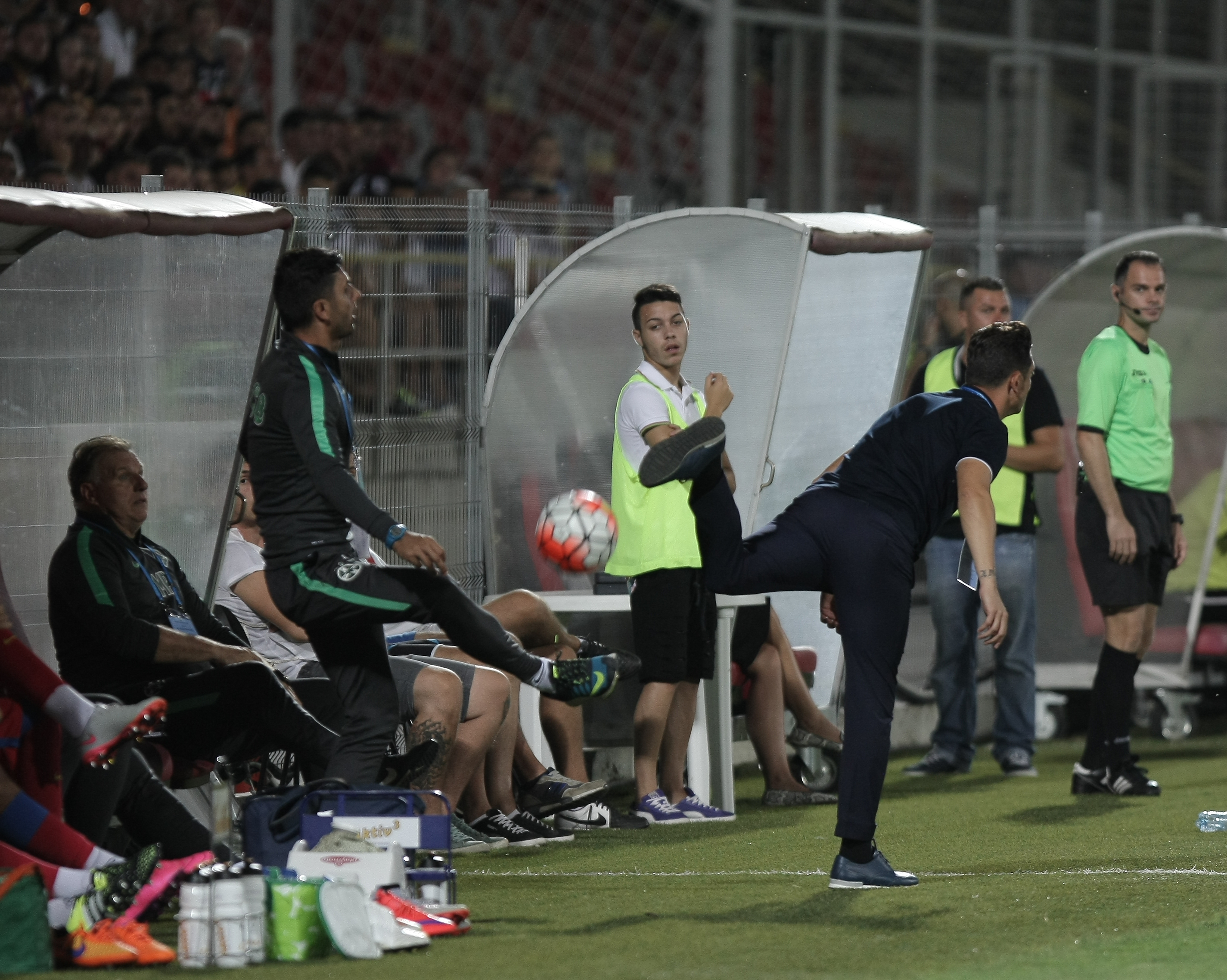 Liga I: Astra  - Steaua 2-0. N-au mers cu Steaua, au fost cu Astra! Trei goluri anulate campioanei en-titre de brigada lui Colțescu! ^Campioana, gafă de amatori: legitimația lui Muniru!