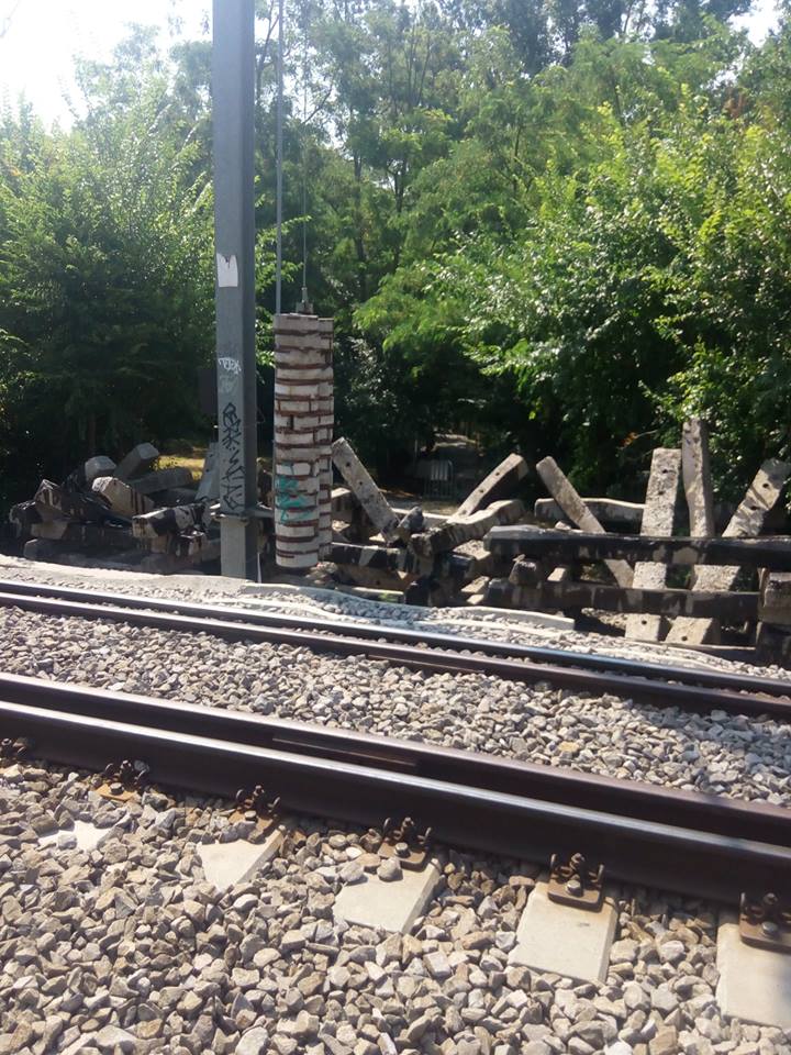 CFR atrage atenția că accesul pietonal pe podul de cale ferată din Parcul Herăstrău este interzis