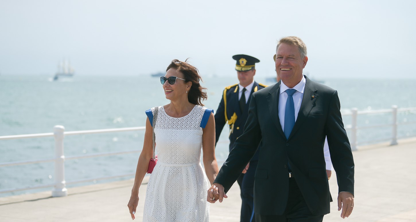 Carmen Iohannis a împlinit 64 de ani. Imagine rară din copilărie cu soția lui Klaus Iohannis