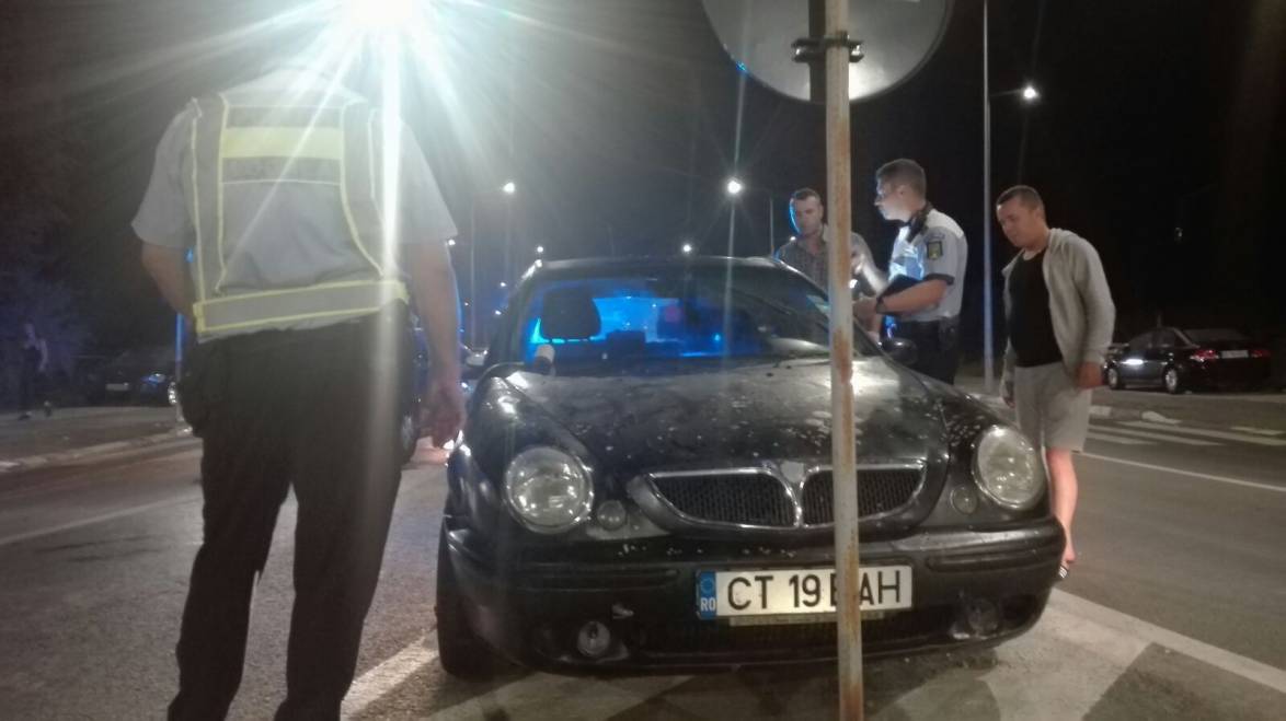 Doi muzicanți, loviți pe trecerea de pietoni în Mamaia. Șoferul era băut și a fugit de la fața locului