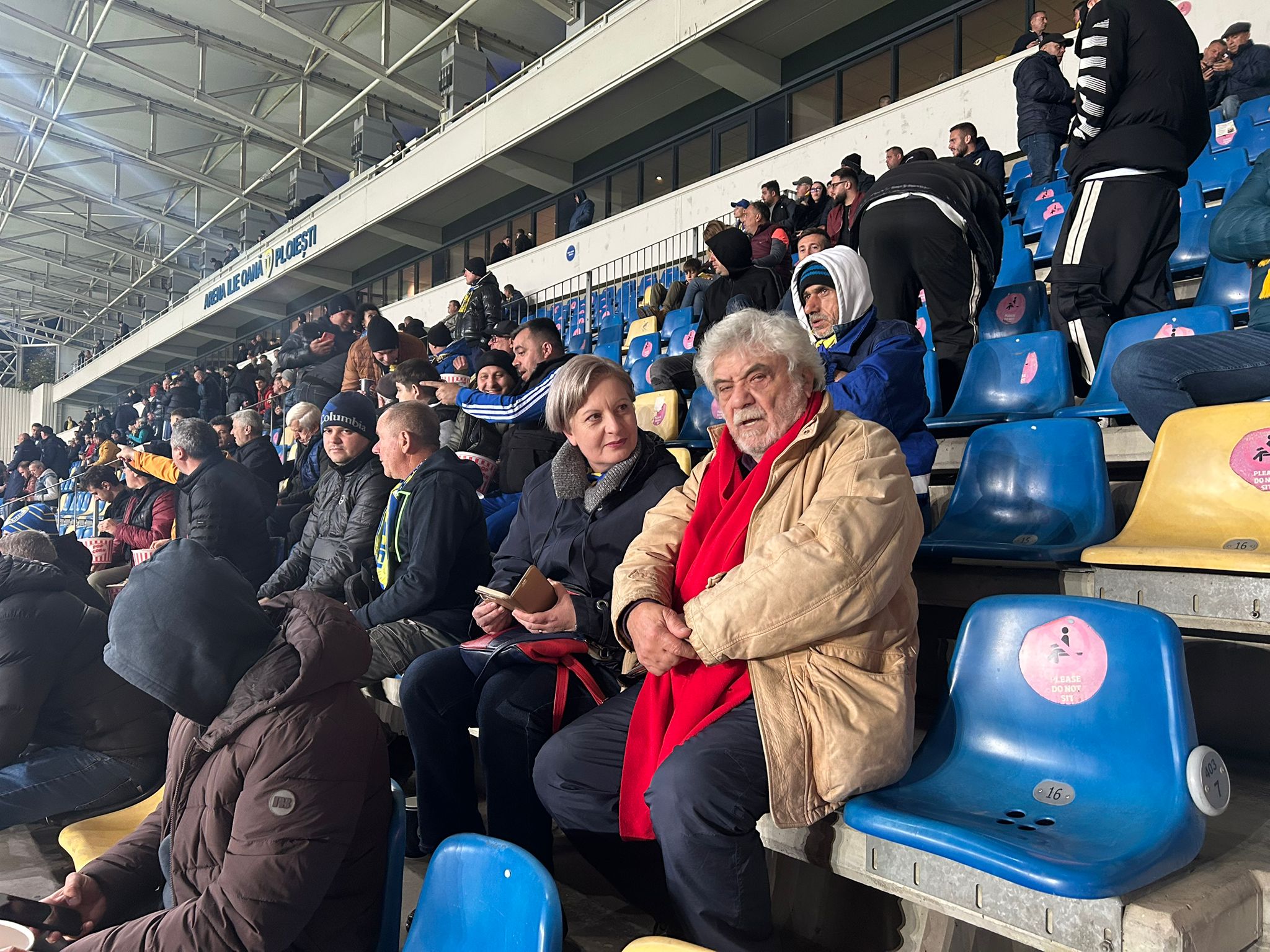 Actorul francez de origine română Julian Negulesco, stabilit de 56 de ani la Paris, în tribună, la Petrolul - CFR Cluj: „Ne naștem când putem, iar eu sunt norocos că m-am născut cu marea echipă a Ploieștiului”