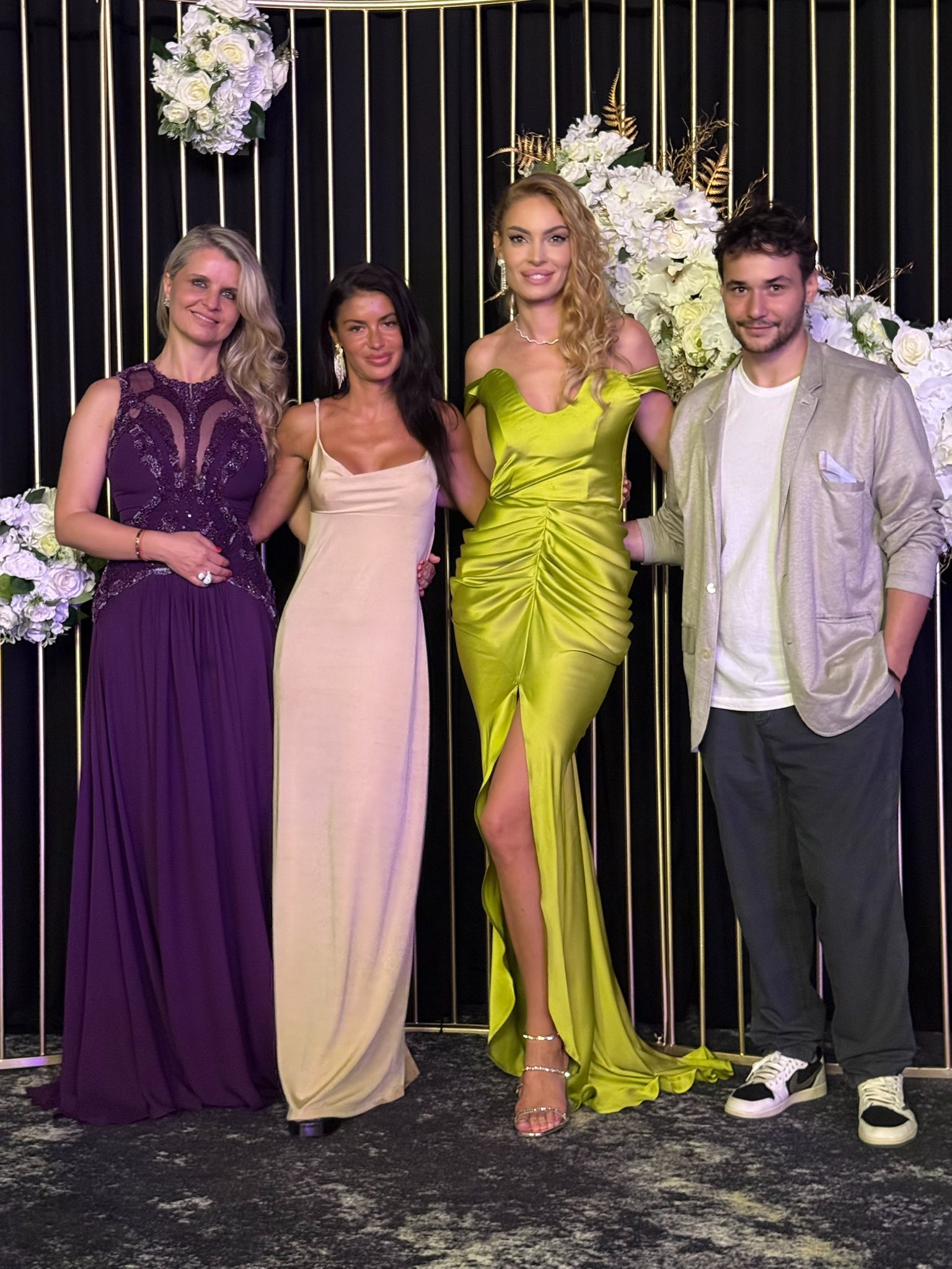 Ce mesaj a transmis Valentina Pelinel după ce a fost cu Cristi Borcea la nunta Mihaelei Borcea. Dovada că s-a distrat alături de o vedetă